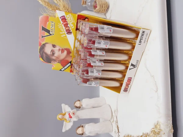 پک 6 تایی رژ جامد مدل پیچی برند ویولتVersai پوکه طلایی کد 2301