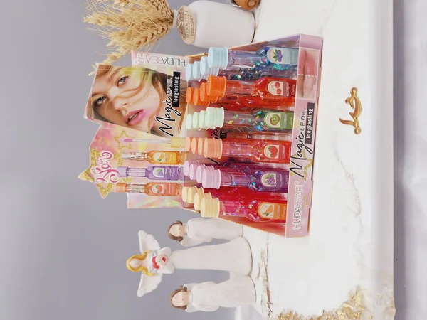 لیپ گلاس شاین دار طرح بطری شامپاین برند هدا بر HUDA BEAR کد M031