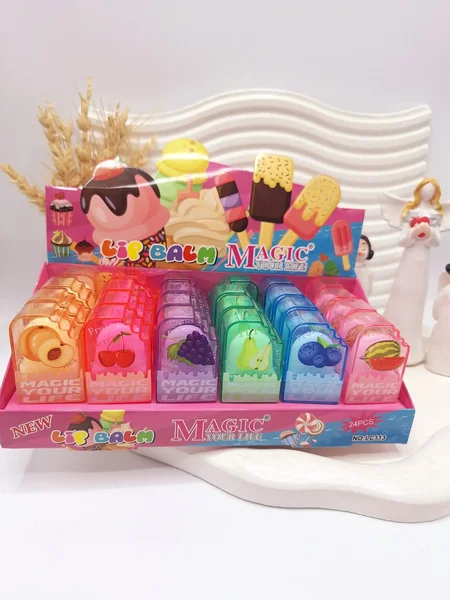 بالم لب بستنی چوبی رایحه میوه ای برند مجیک کد LC113