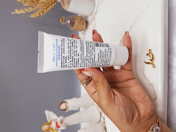 فوم شستشو هیالورونیک اسید برند ایمیجز images کد XXM23549