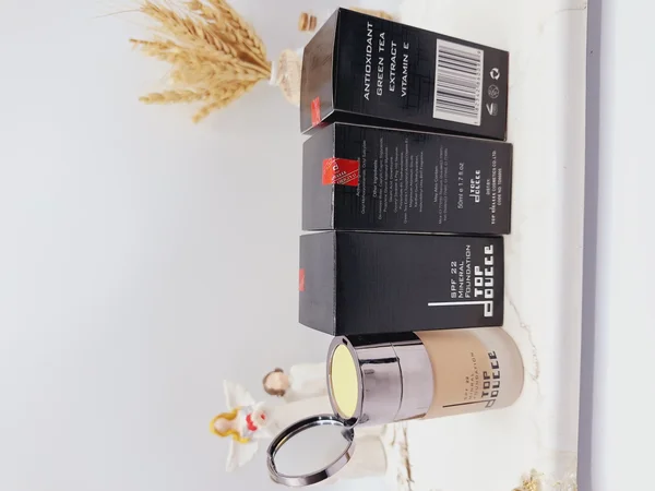 کرم پودر دوسه کانسیلر دار دارای ویتامین E و spf 22 کد 6009