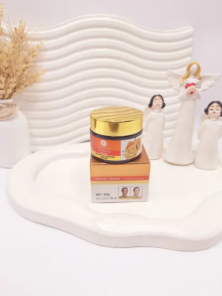 کرم روشن کننده ویتامین C و عسل برند HEAVIEON DOVE کد 0208