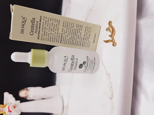 سرم تسکین دهنده و بستن منافذ سنتلا بیوآکوا BIOAQUA  کد BQY58581