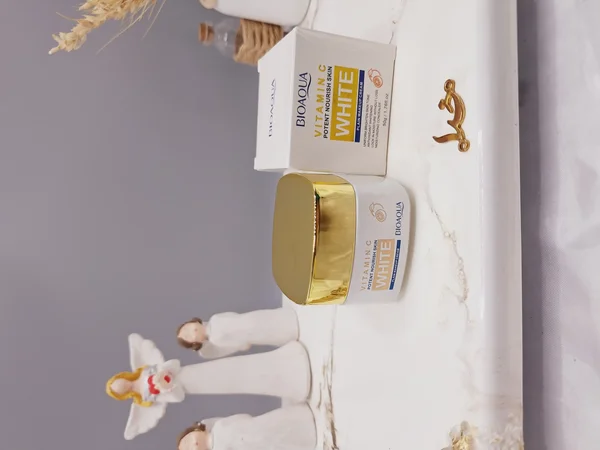 کرم روشن کننده و ضدلک ویتامین سی برند بیوآکوا BIOAQUA کد BQY 88647