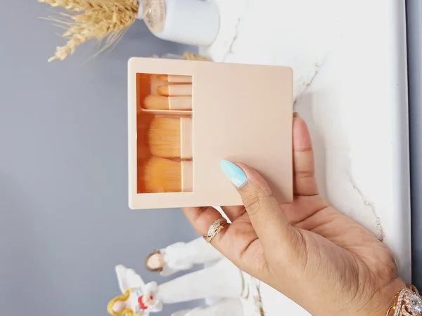 ست براش پر تراکم آینه دار و باکس دار  رنگ کرم روشن