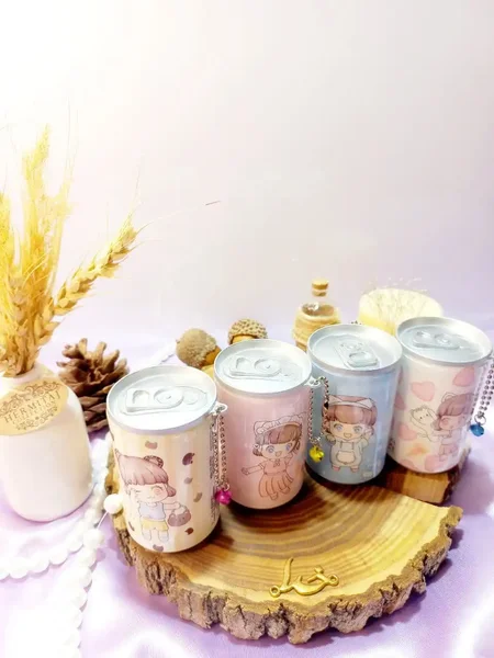 دستمال مرطوب قوطی دایره ای طرح دختر فانتزی وارداتی و باکیفیت کد JB30