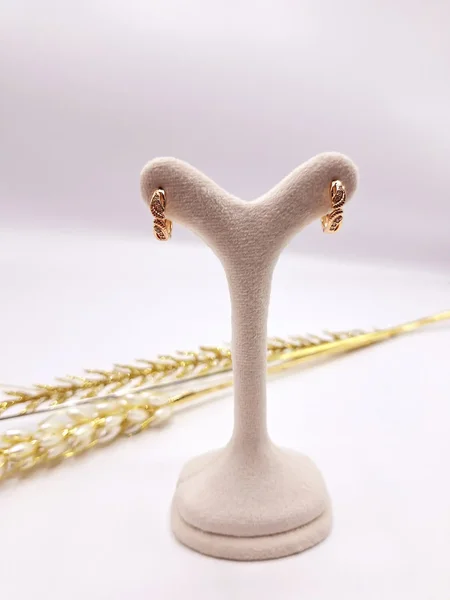 گوشواره طلایی طرح شاخه ای نگین دار برند ژوپینگ