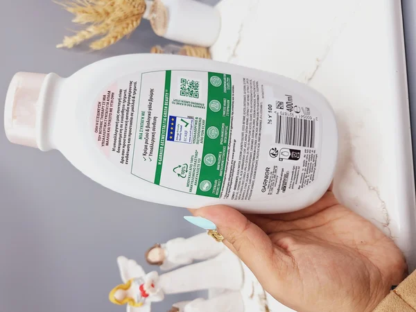 شامپو مراقبت ملایم و ضد آلرژی درمانی با خامه برنج و شیر جو دو سر ارگانیک حجم 400 میل برند گارنیر اصلی کد 1870