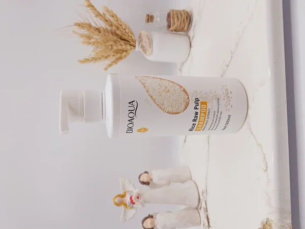 شامپو ضد شوره و کنترل کننده چربی و طراوت مو برنج بیوآکوا حجم 500 میل کد 1827