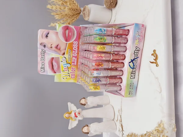 لیپ گلاس شاین دار درب اکلیلی برند میس بیوتی Miss Betty کد 2361