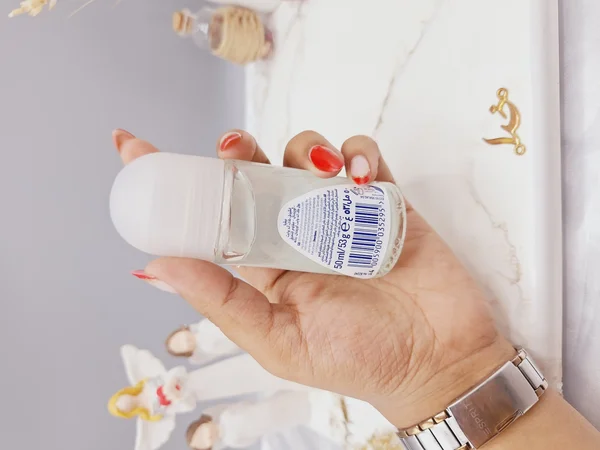 مام رول ضد تعریق زنانه نیوآ مدل BLACK WHITE حجم 50ml کد 5295