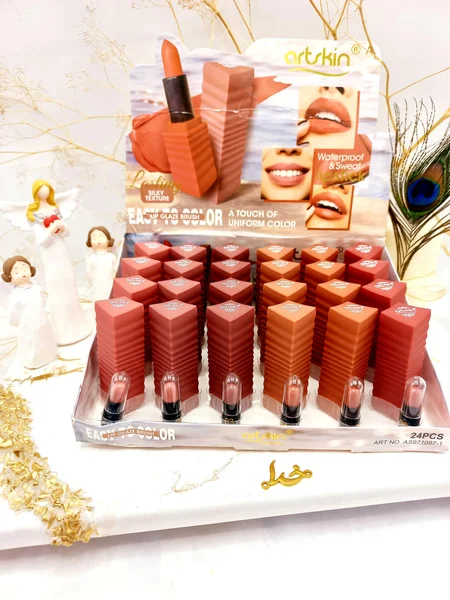 پک 6 تایی رژ جامد ضدآب مات آرت اسکین Art Skin کد AS971097