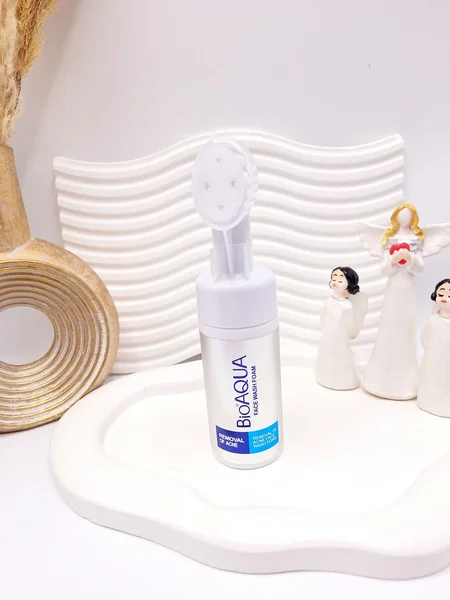 فوم شستشو براش دار  ضد جوش فوری  برند بیوآکوا کد 13835