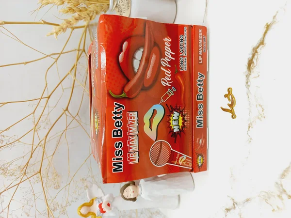 برق لب و حجم دهنده لب طرح میکروفون میس بتی Miss Betty کد L947