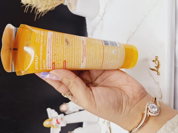 اسکراب و لایه بردار سفید کننده و مرطوب کننده رایحه زردآلو وکالی کد WKL279