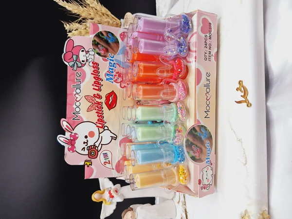 لیپ گلاس و بالم لب همراه با کش مو فانتزی موکالره Mocallure کد Moc 319