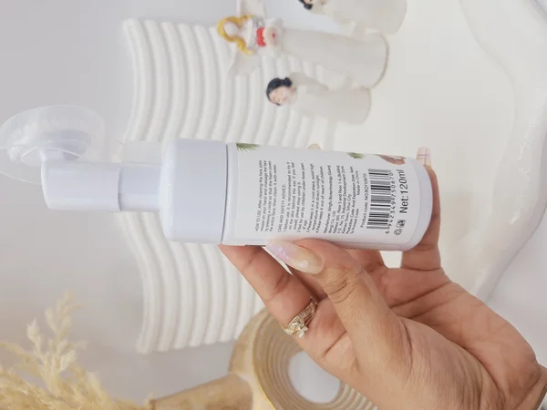 فوم براش دار پاک کننده ملایم نارگیل بیوآکوا کد 5067