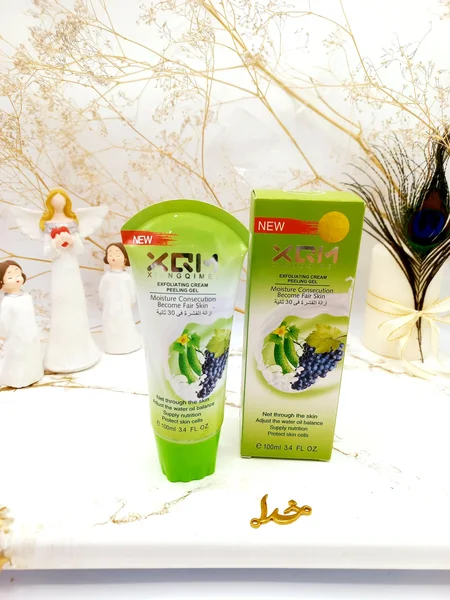  ژل اسکراب لایه بردار و روشن کننده فوری 30 ثانیه ای صورت و بدن (خیار و انگور) XQM کد 9431