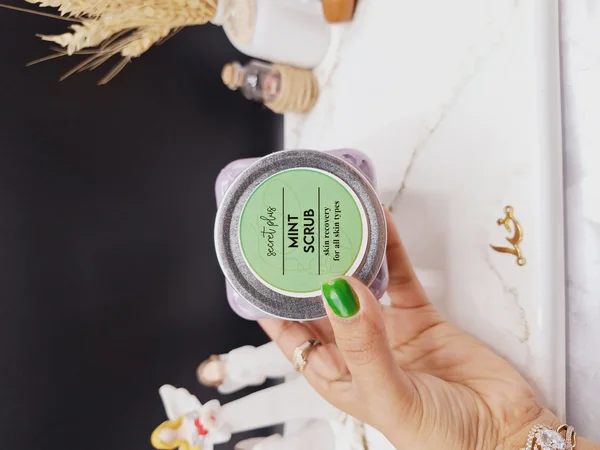 اسکراب لایه بردار تیرگی رایحه نعنا MINT برند secret plus حجم 500ml