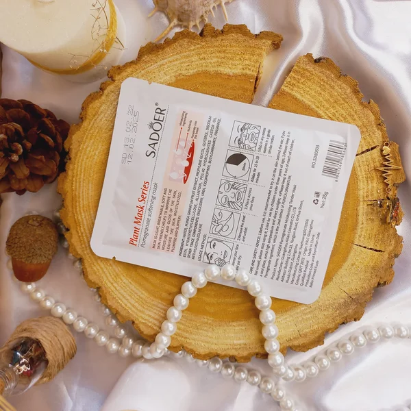 ماسک ورقه ای ویتامینه و آبرسان انار SADOER کد SD80603