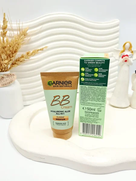 کرم بی بی گارنیر هیالورونیک آلوئه اورجینال اصل رنگ مدیوم قوطی سبز کد 6412