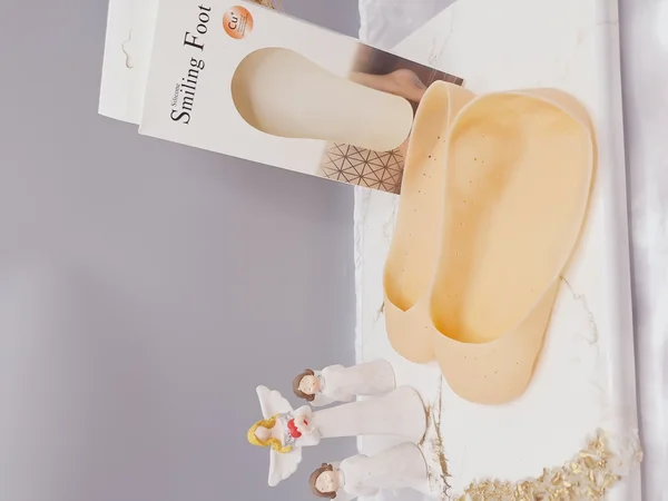 جوراب سیلیکونی دارای مرطوب کننده پا و ضد میکروب برند silicone Smiling Foot کد HZ-2201