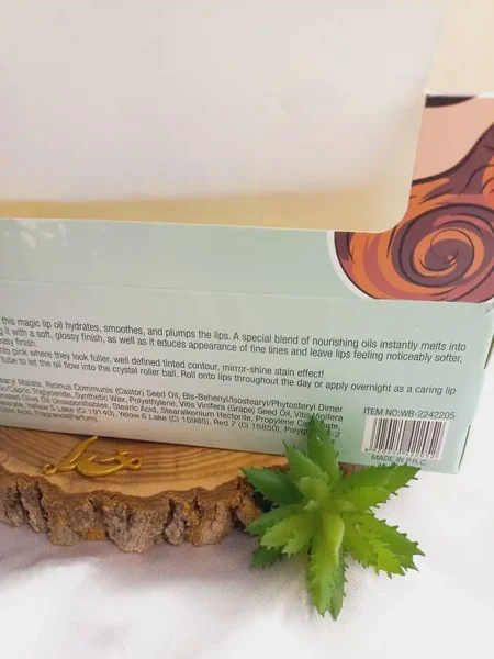 برق لب شاین دار طرح گل وردا بیوتی warda beauty کد WB 2242205| پخش عمده