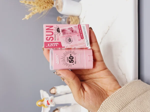 ضد آفتاب بی رنگ استیکی SPF 50 مناسب در برابر آفتاب با رایحه گل کد AB008