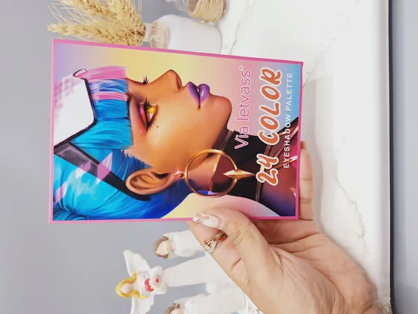 پالت گلیتر چشم و لب طرح دختر پوشش شاین و اکلیلی ریز کد 2325