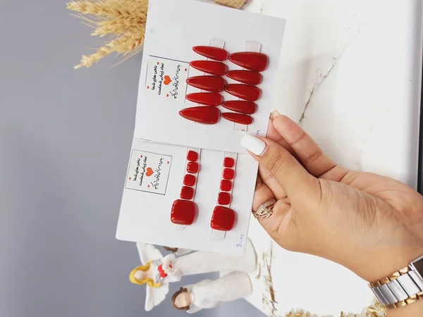 ست ناخن مصنوعی دست و پا با مواد کاشت درجه ۱ طرح ساده رنگ زرشکی (به همراه پک اختصاصی)