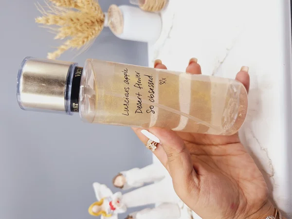 بادی اسپلش 250 ml شاین دار ویکتوریا سکرت مدل Temptation Shimmer اورجینال