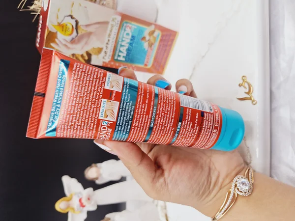 کرم مرطوب و سفید کننده دست کره شی و روغن بادام وکالی WOKALI کد WKL520