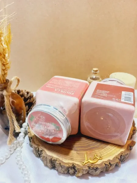 اسکراب شنی صورت و بدن رایحه توت فرنگی فیکاوجی FEICAOJI کد 137007