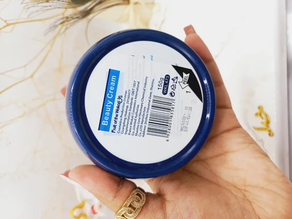 کرم آبرسان دست و صورت عصاره شیر وکالی Wokali کد  WKL473