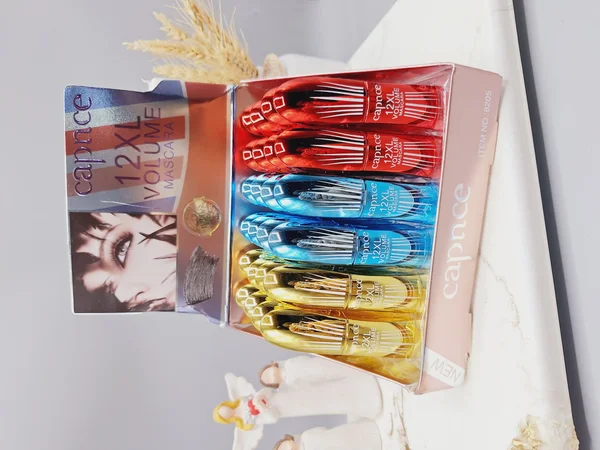 ریمل چشم بلند کننده و حجم دهنده برند capnce کد 8205