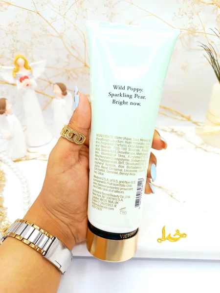 لوسیون معروف مرطوب کننده بدن 236 میل Electric Poppy برند ویکتوریا سکرت کد 8116