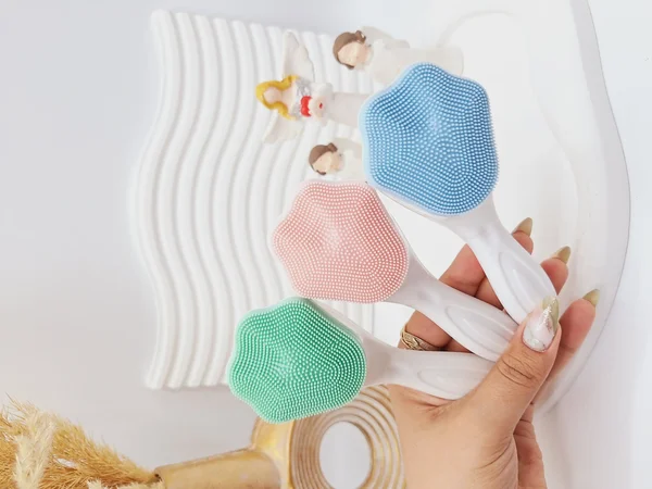 فیس براش دستی مدل پنجه گربه مناسب پاکسازی و شست و شوی عمیق پوست