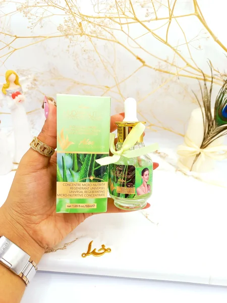 سرم و پرایمر مغذی جوان کننده صورت آلوئه ورا هدی بیوتی HUDABEAUTY کد HD826009