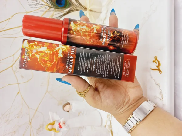 اسپری فیکس حرفه ای میکاپ آتشی تایلامی TAILAIMEI کد SS025