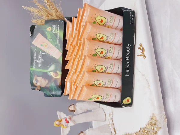 پرایمر آرایشی صاف کننده و مرطوب کننده با عصاره آواکادو برند کالیا بیوتی Kalia Beauty کد Z502