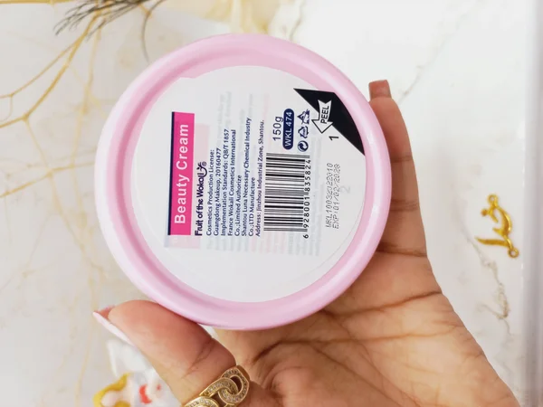 کرم جوانساز پوست دست و صورت  و مرطوب کننده ویتامین E وکالی WOKALI کد WKL474