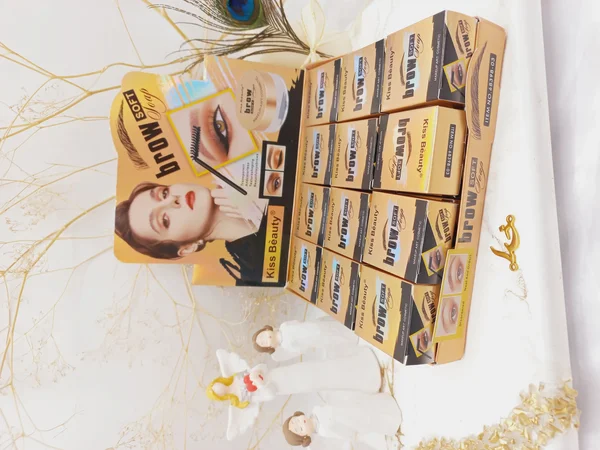 ژل لیفت ابرو کیس بیوتی kiss beauty همراه با فرچه کد 7384