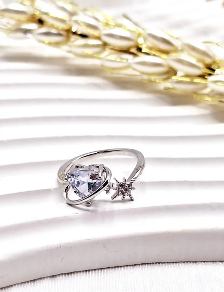 انگشتر پینترستی طرح قلب نقره ای و سیارات