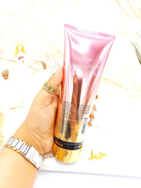 لوسیون معروف مرطوب کننده بدن 236 میل Sheer Love برند ویکتوریا سکرت کد 6335