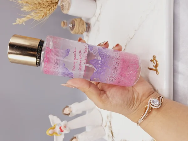 بادی اسپلش 250 ml ویکتوریا سکرت مدل Body Splash Velvet Petals اورجینال