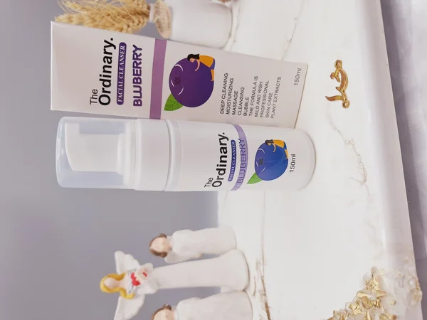 فوم شستشو صورت با عصاره بلوبری برند اوردینری ordinary کد 2218