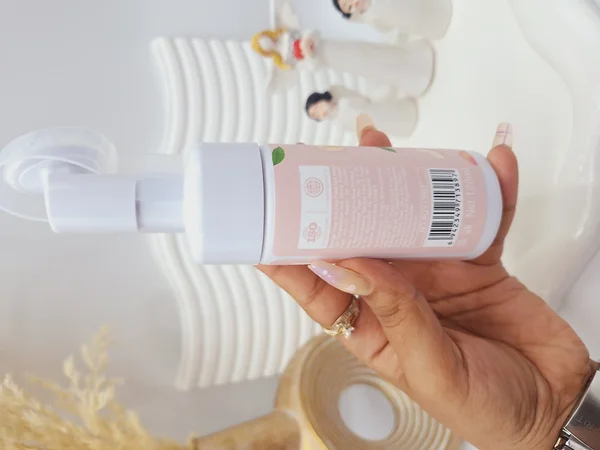 فوم براش دار روشن کننده و لطیف کننده هلو برند بیوآکوا کد 13897