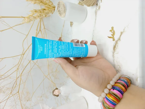 کرم دست تیوپی مرطوب کننده مروارید ایمیجز IMAGES کد xxm04906