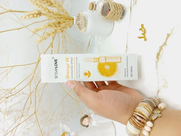 اسپری آبرسان هیدراته و مرطوب کننده ویتامین سی سرسان لاو کد 4238