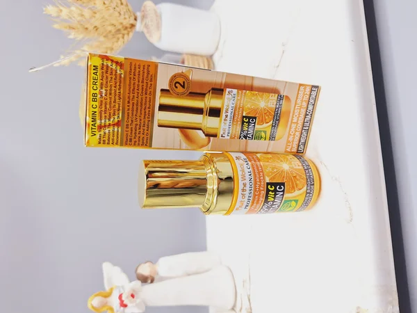 بی بی کرم ویتامین C + اسید هیالورونیک ضد پیری رفع کک و مک برند وکالی اصلی کد 720